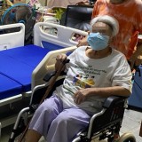 มูลนิธิฯ รับมอบสิ่งของจาก นาวาเอกสันดุษิต​ ดิษฐบรรจง และครอบ ... Image 1